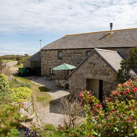 Holiday home Porthcurno Barns, The Big Barn - Spacious & Cosy Cottage, Walk To Porthcurno Beach, Pedn Vouder & Minack Theatre Penzance
