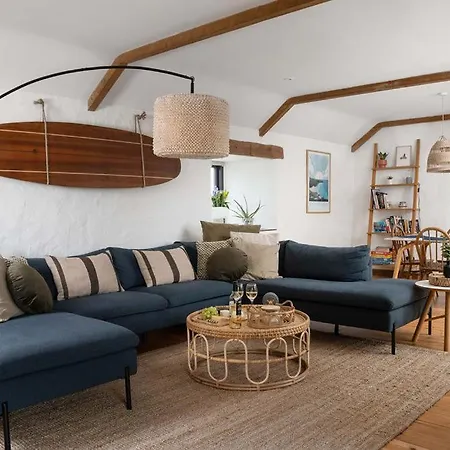 Porthcurno Barns, The Big Barn - Spacious & Cosy Cottage, Walk To Porthcurno Beach, Pedn Vouder & Minack Theatre Penzance