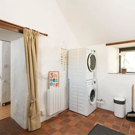 Porthcurno Barns, The Big Barn - Spacious & Cosy Cottage, Walk To Porthcurno Beach, Pedn Vouder & Minack Theatre Holiday home